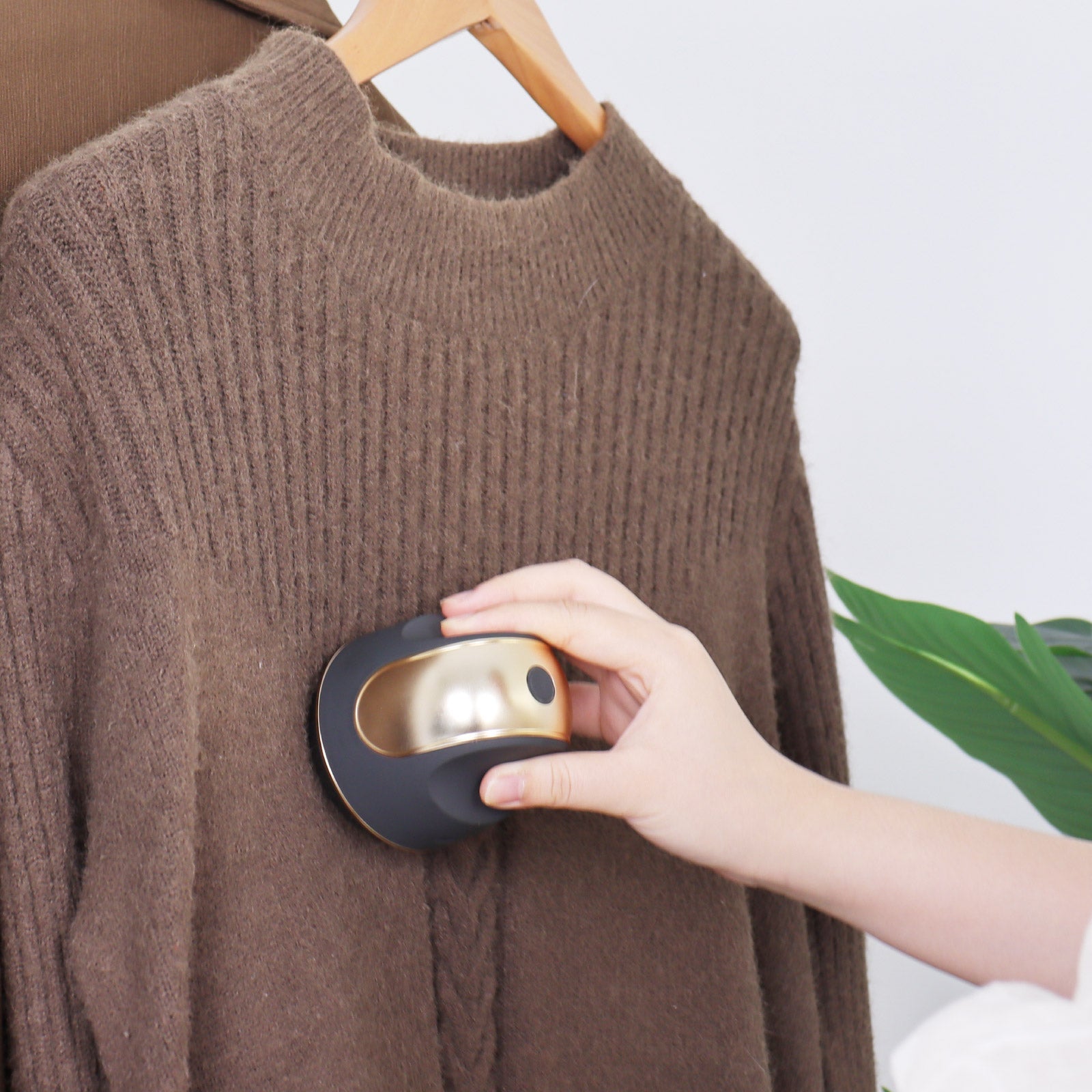 Electric Lint Roller – 3-Needle Blade, DC Motor, USB Type-C Rechargeable